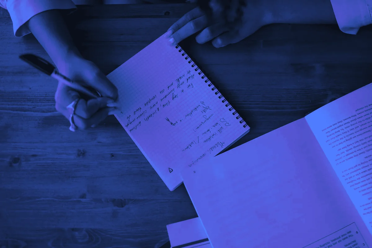 Prise de notes sur un script d&rsquo;appel : la méthode de travail d&rsquo;un call center externalisé